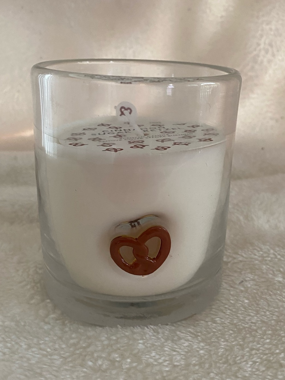 Cinnamon Sugar Pretzel Glass Jar Candle with 3 iconic Pretzel Accent
